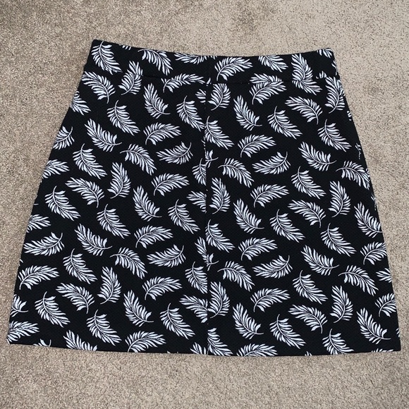 H&M Feather Skirt - Picture 3 of 4